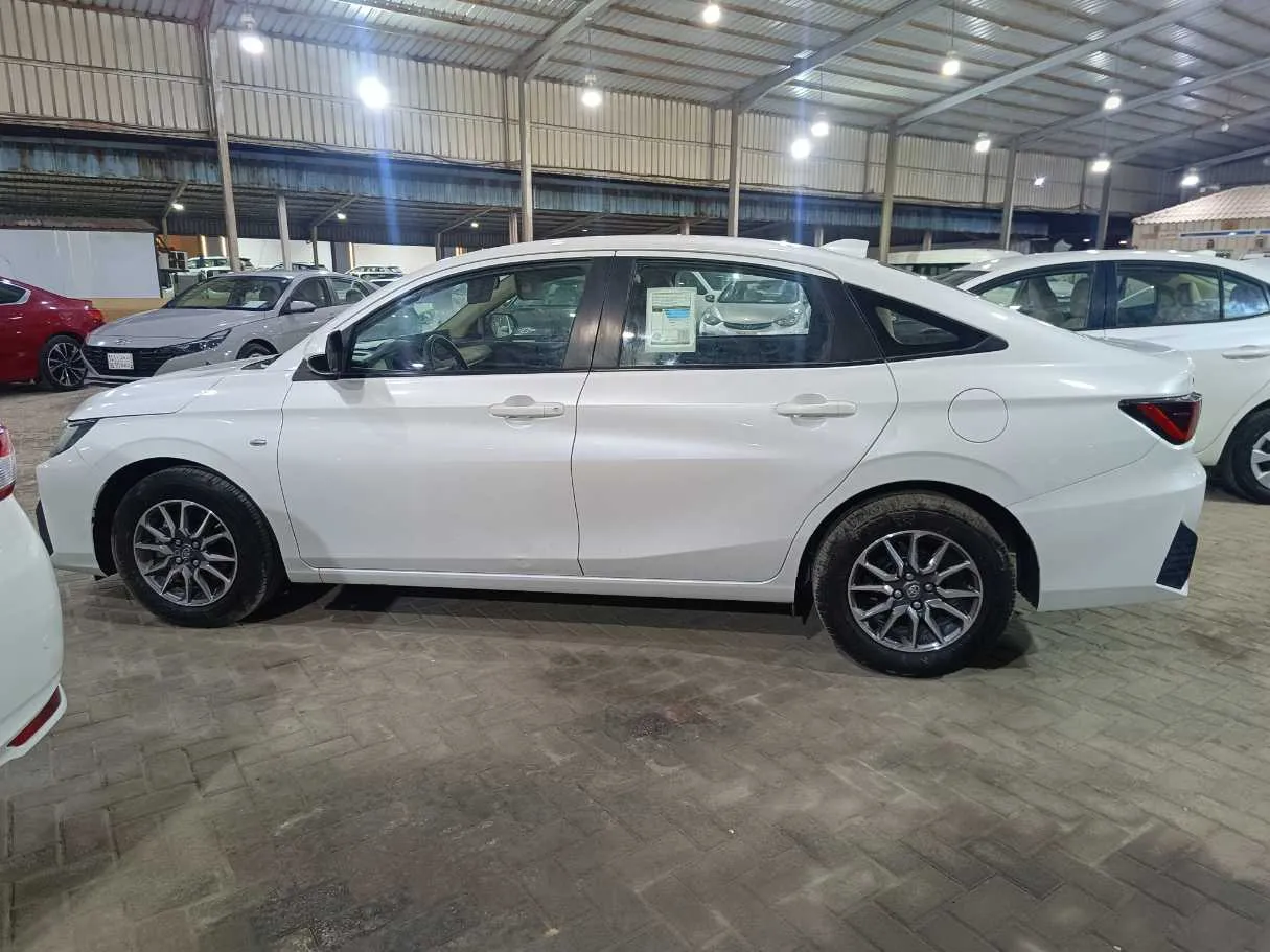 Car image 8