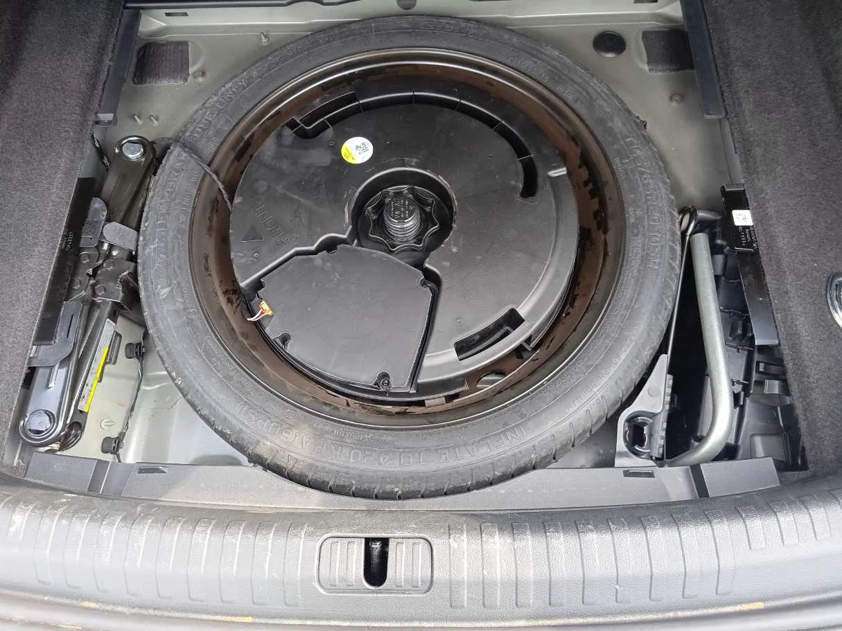 Car image 33