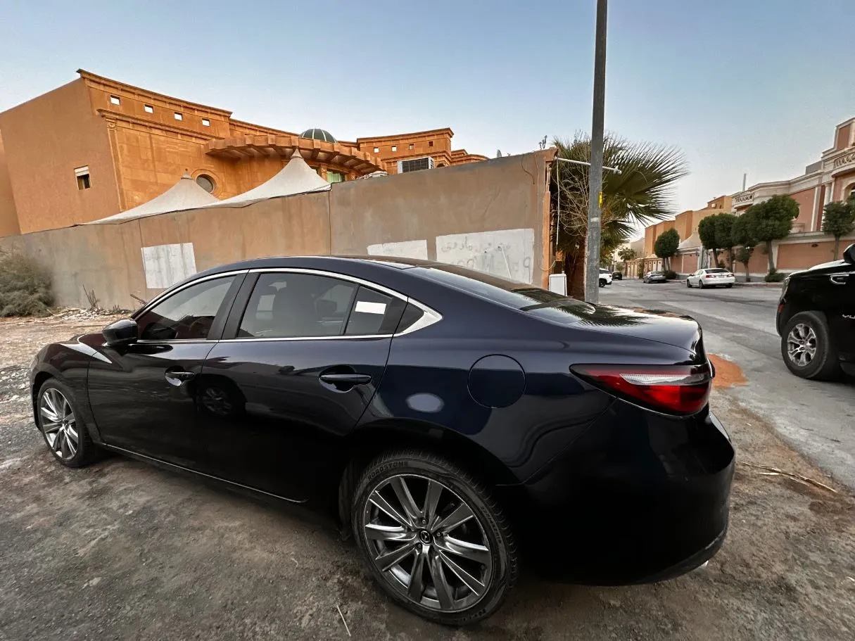 Car image 8