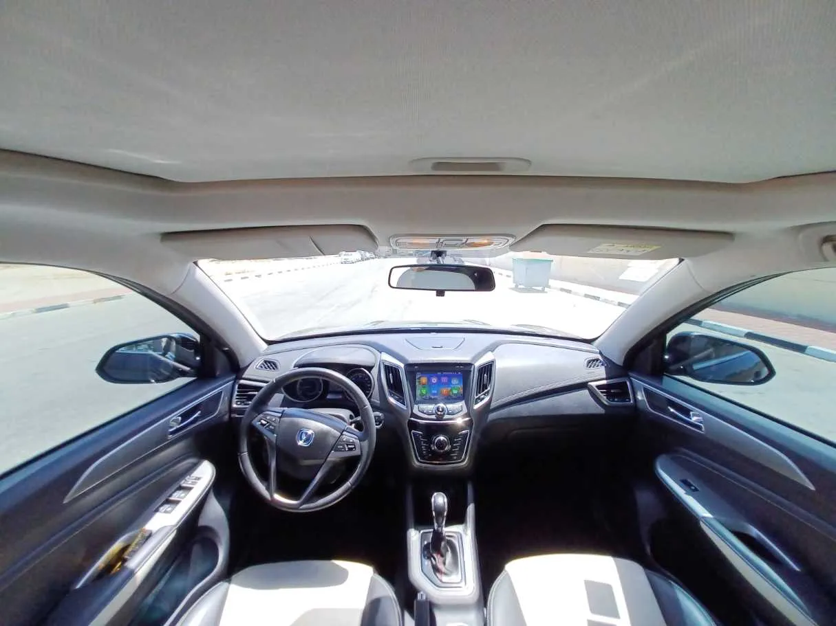 Car image 13