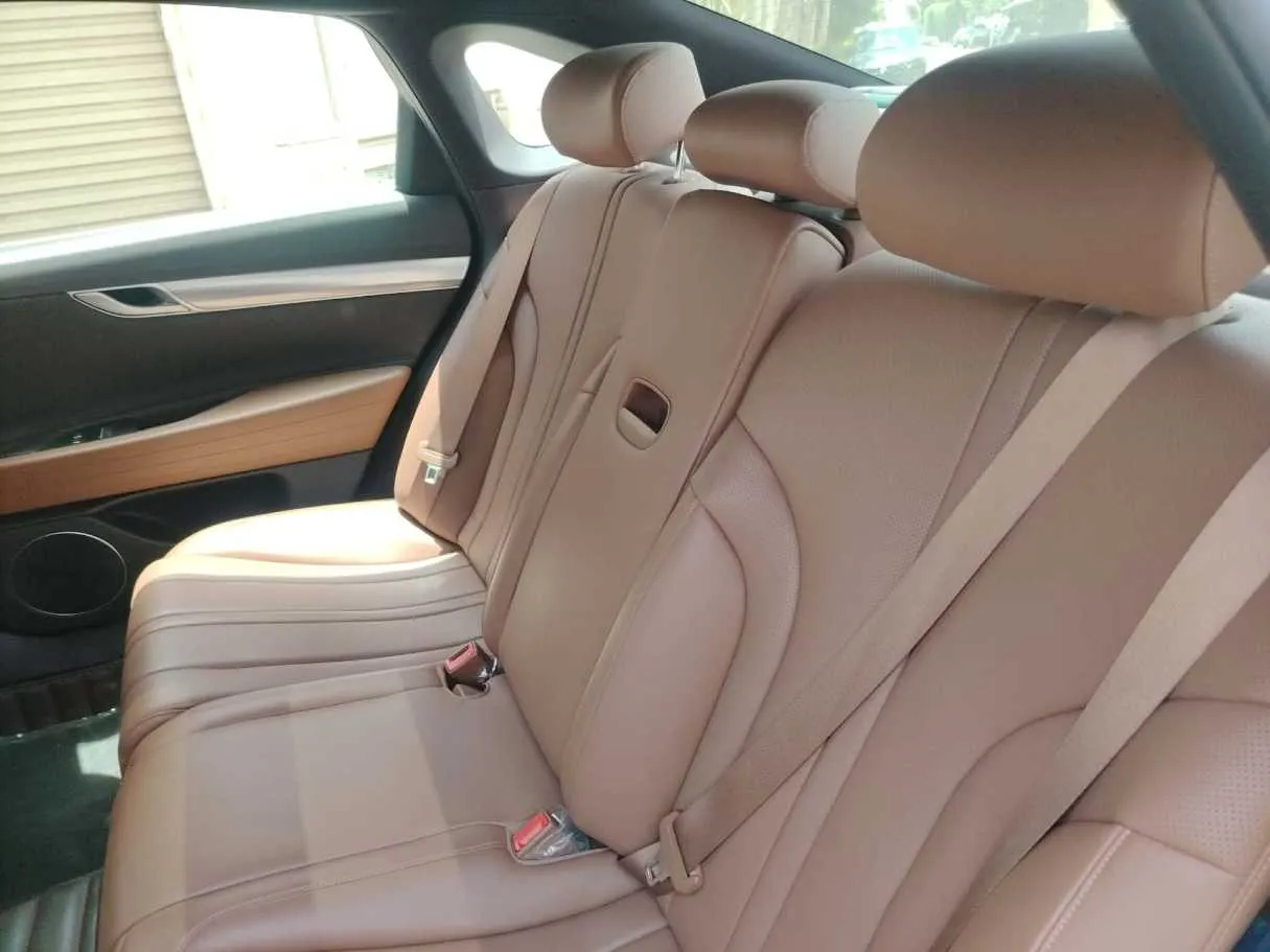 Car image 19
