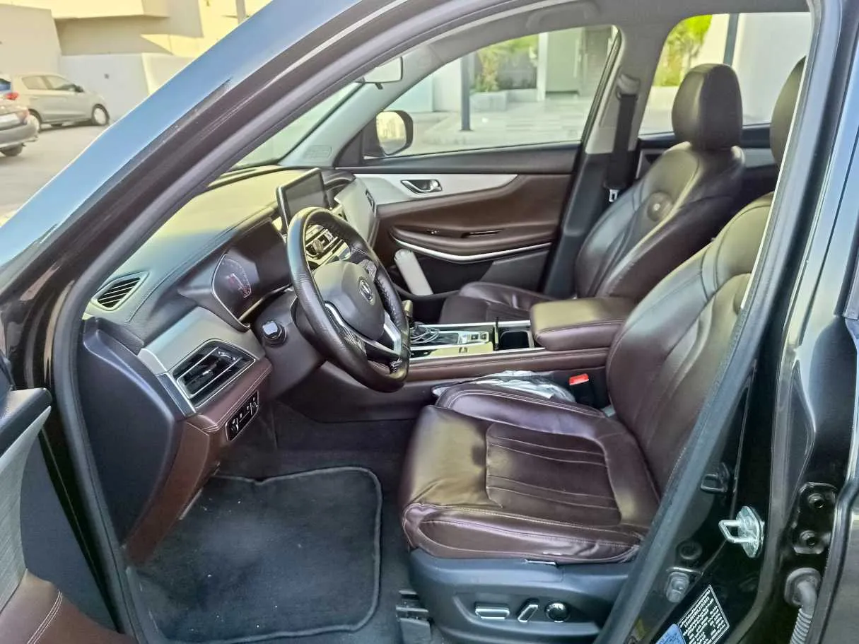 Car image 13