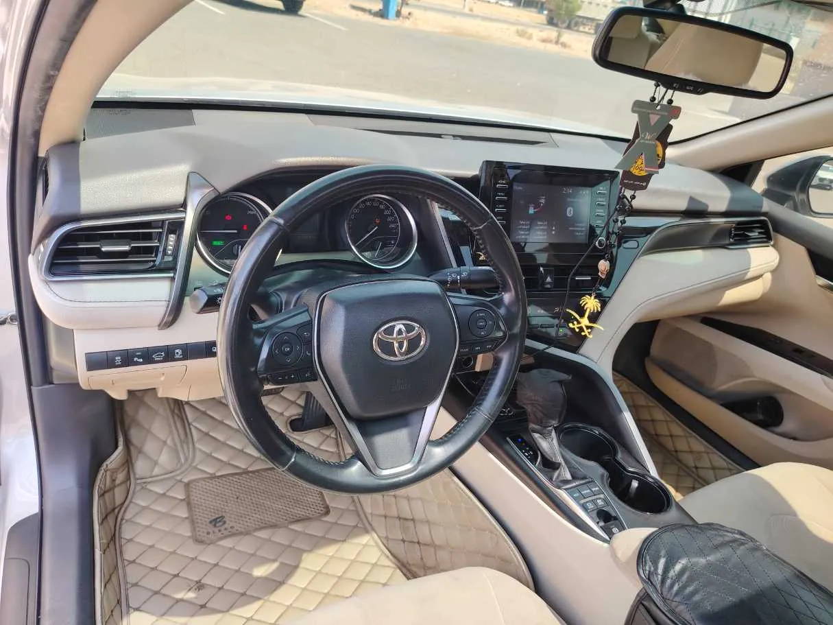 Car image 11