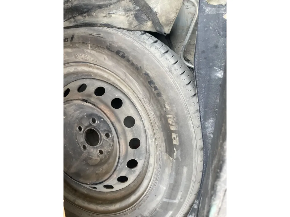 Car image 21
