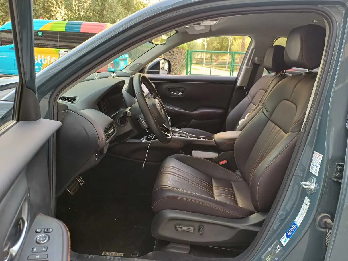 Car image 12