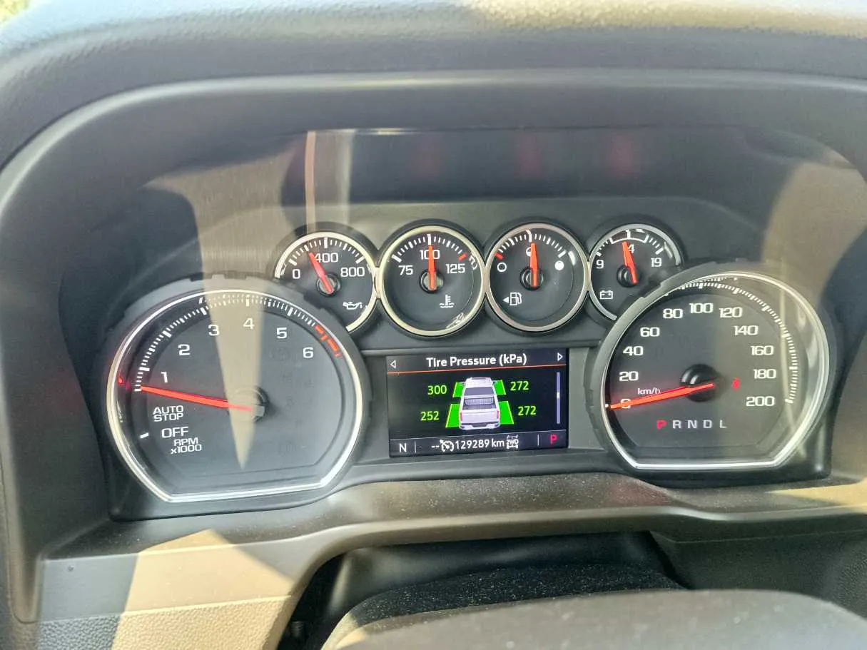 Car image 25