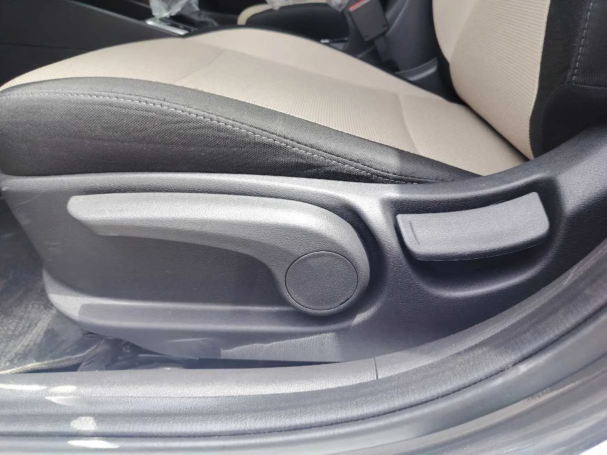 Car image 26