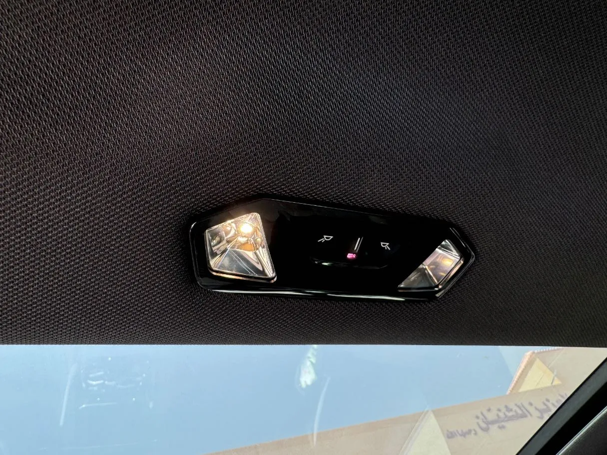 Car image 25