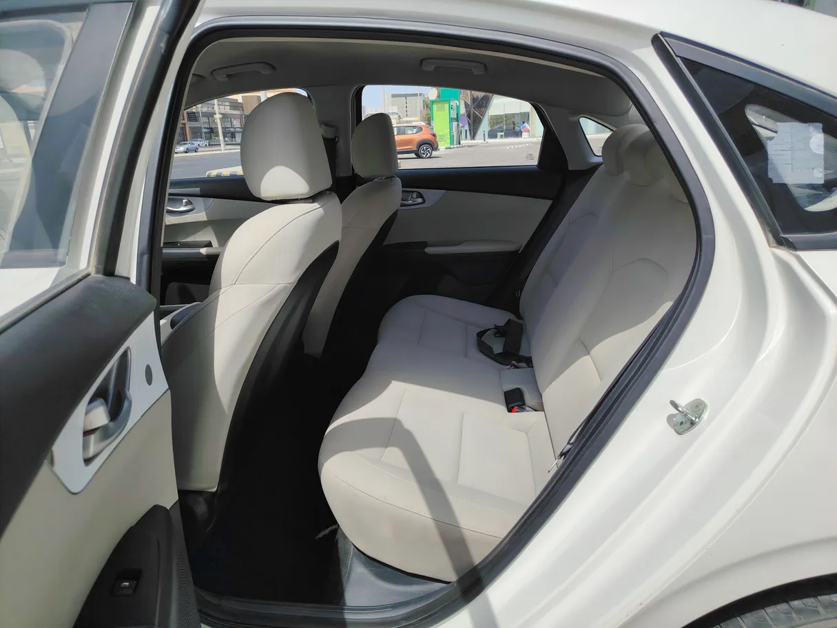 Car image 15