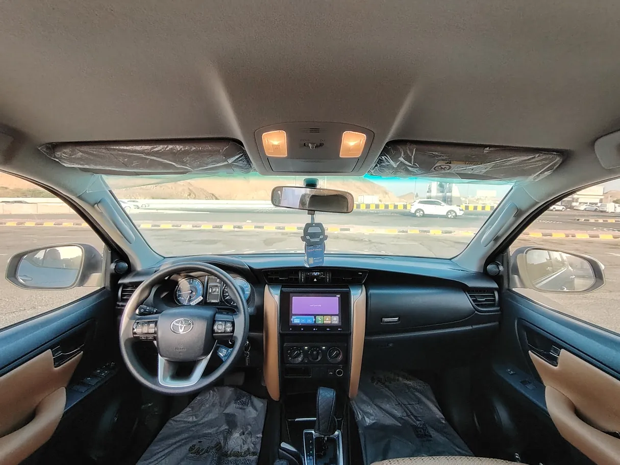 Car image 17