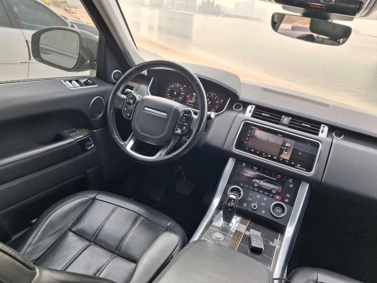Car image 18
