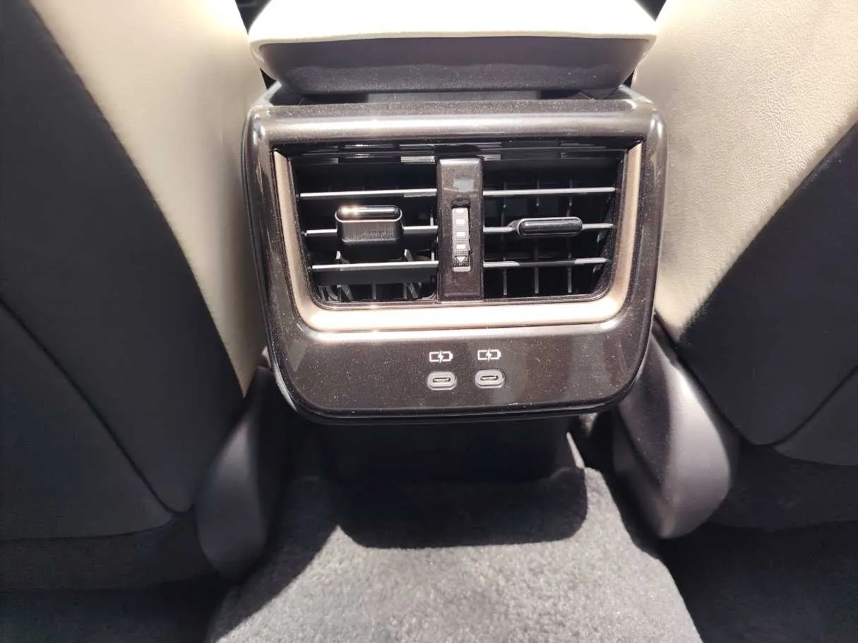 Car image 29