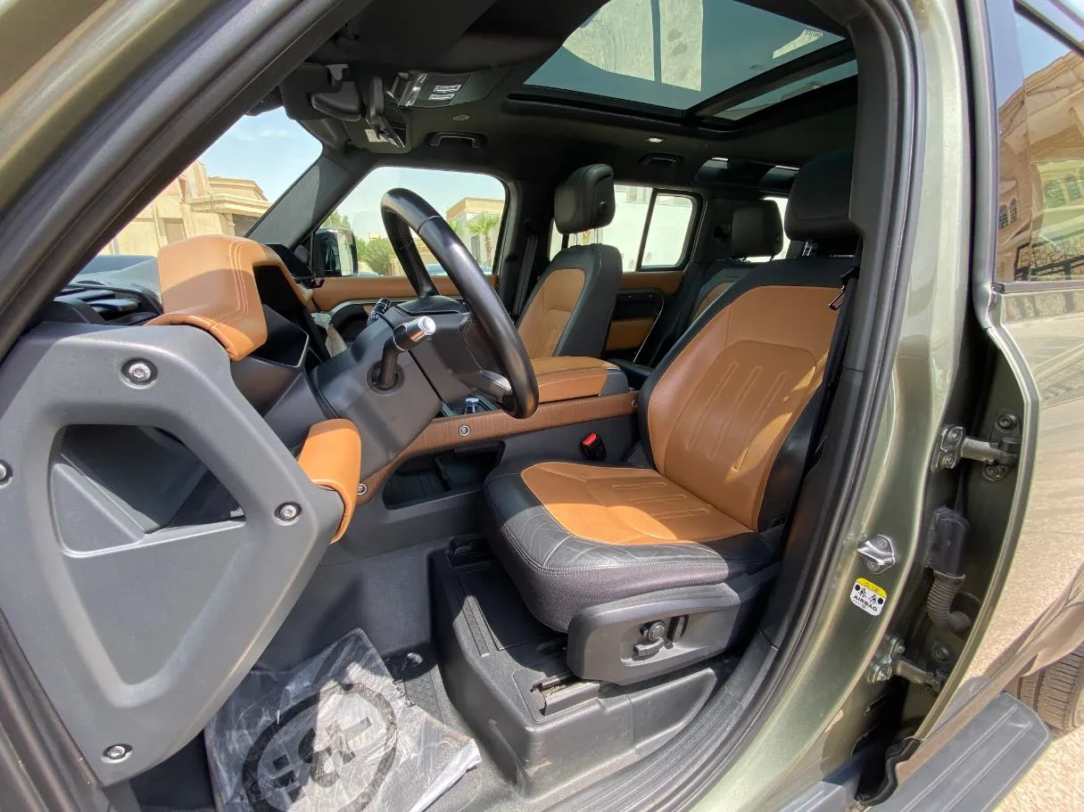 Car image 11