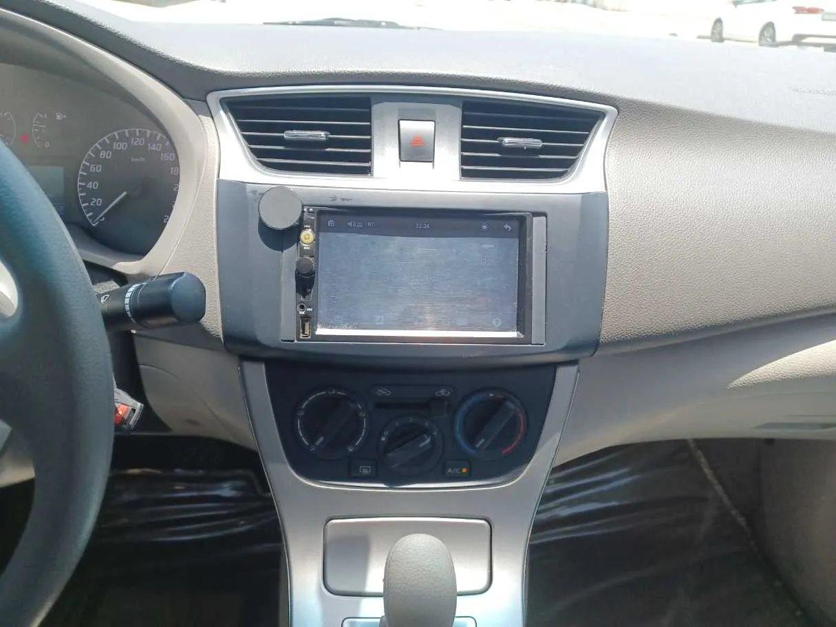 Car image 15