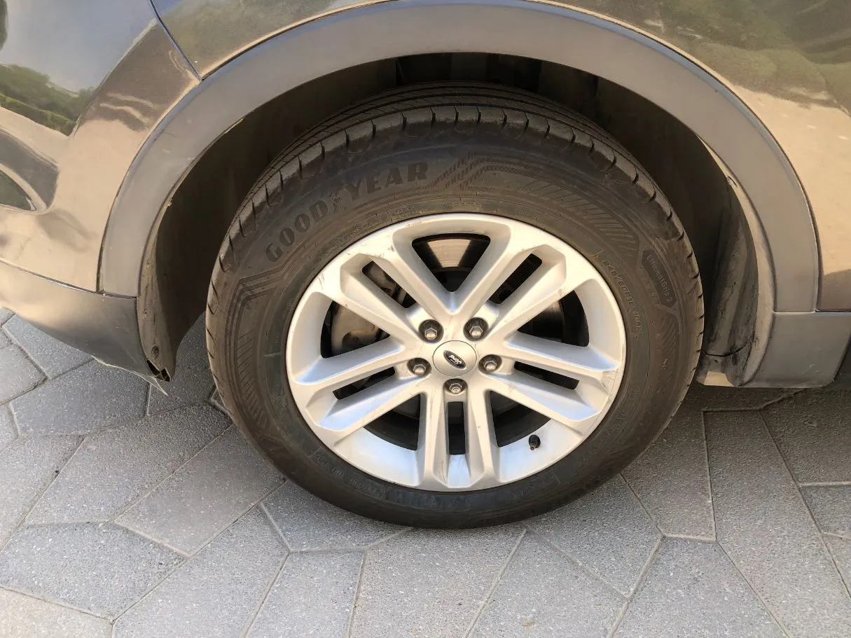 Car image 10