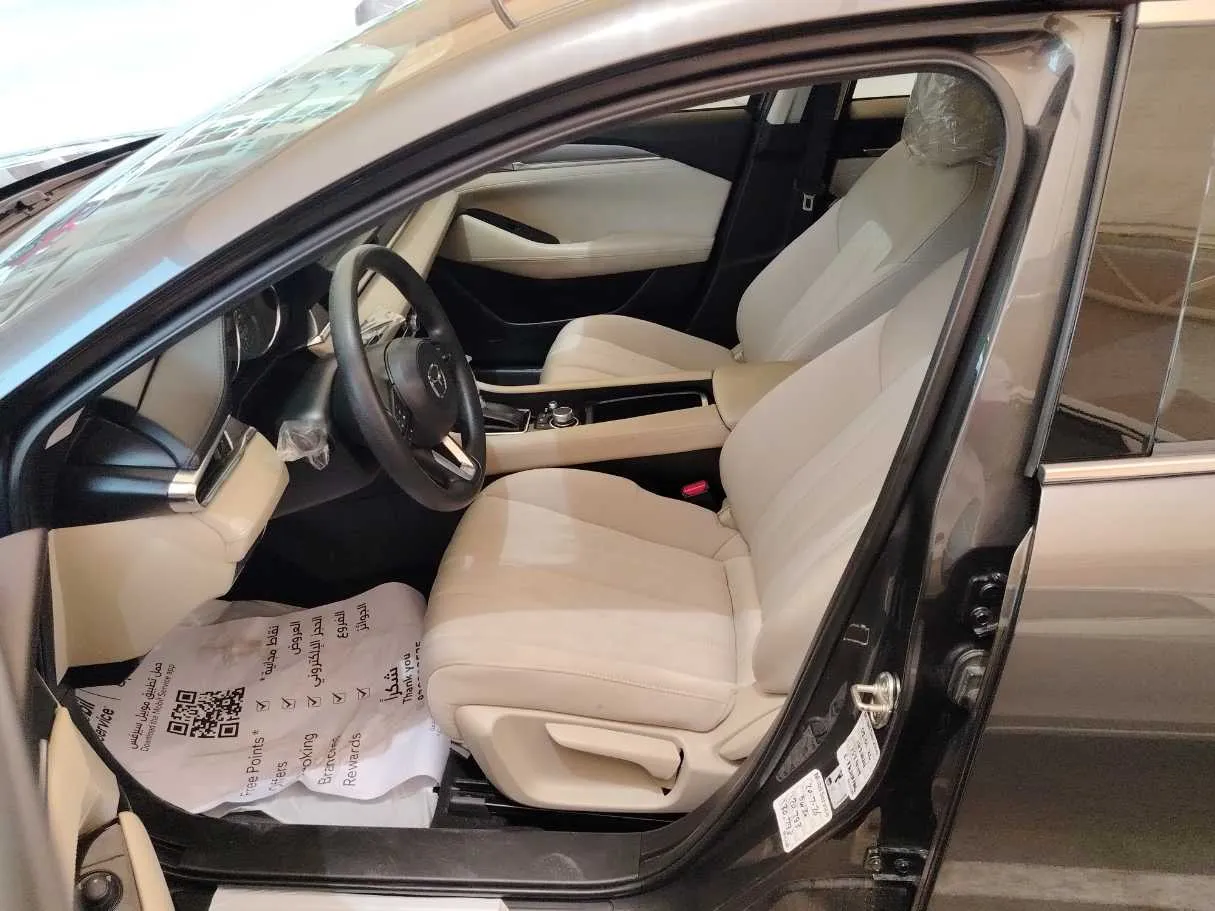 Car image 12