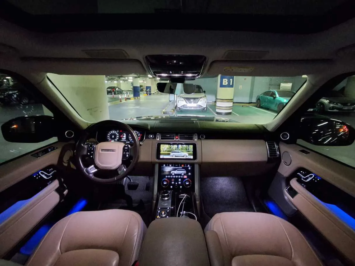 Car image 12