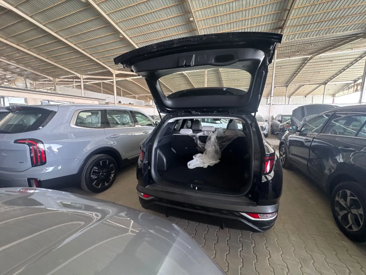 Car image 15