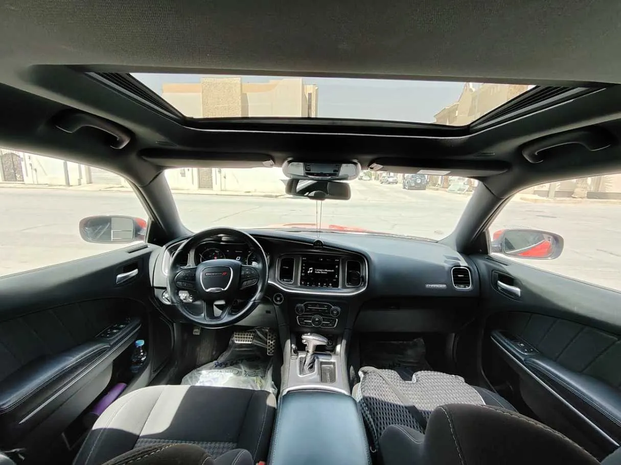 Car image 18