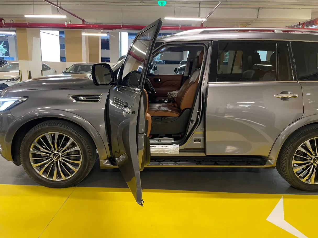 Car image 13