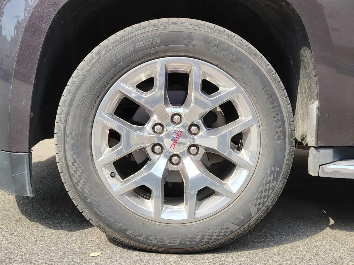 Car image 10