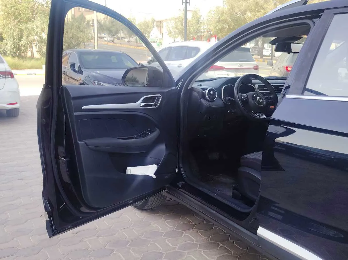 Car image 11