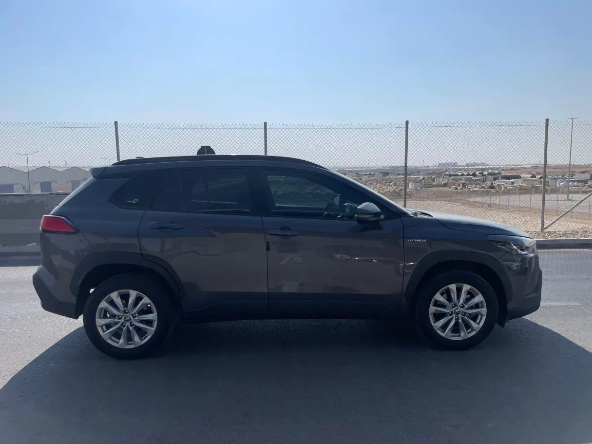 Car image 4