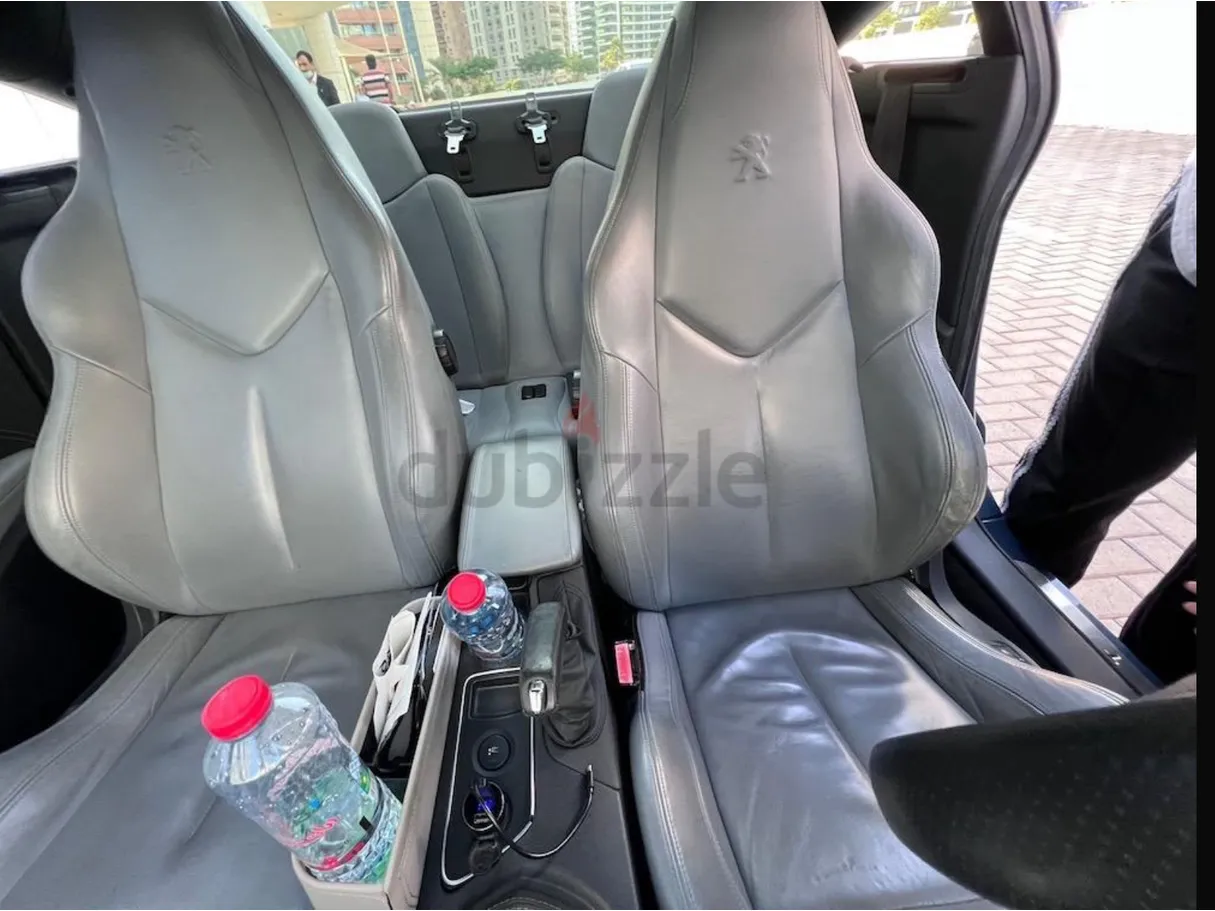 Car image 14