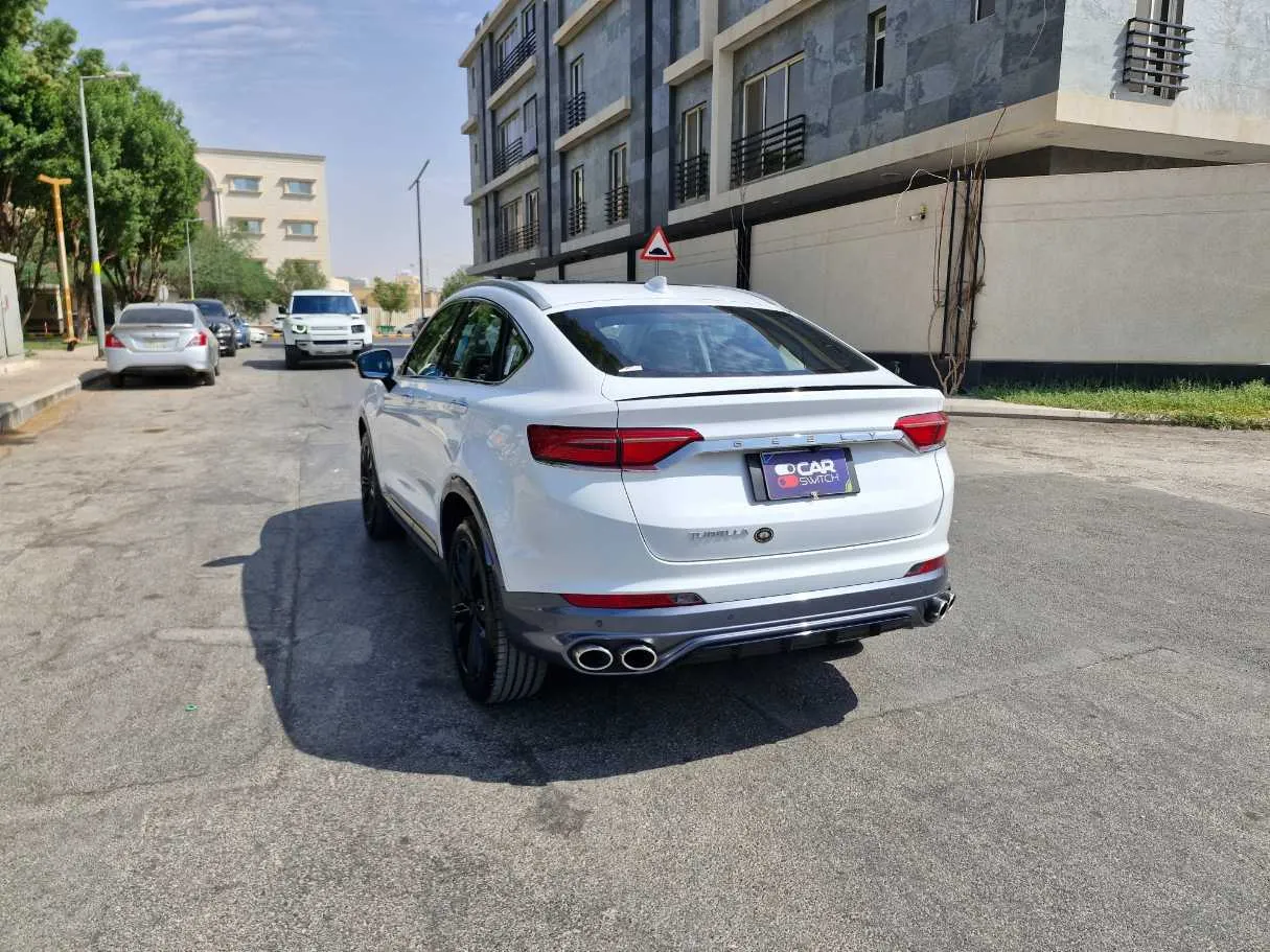 Car image 7