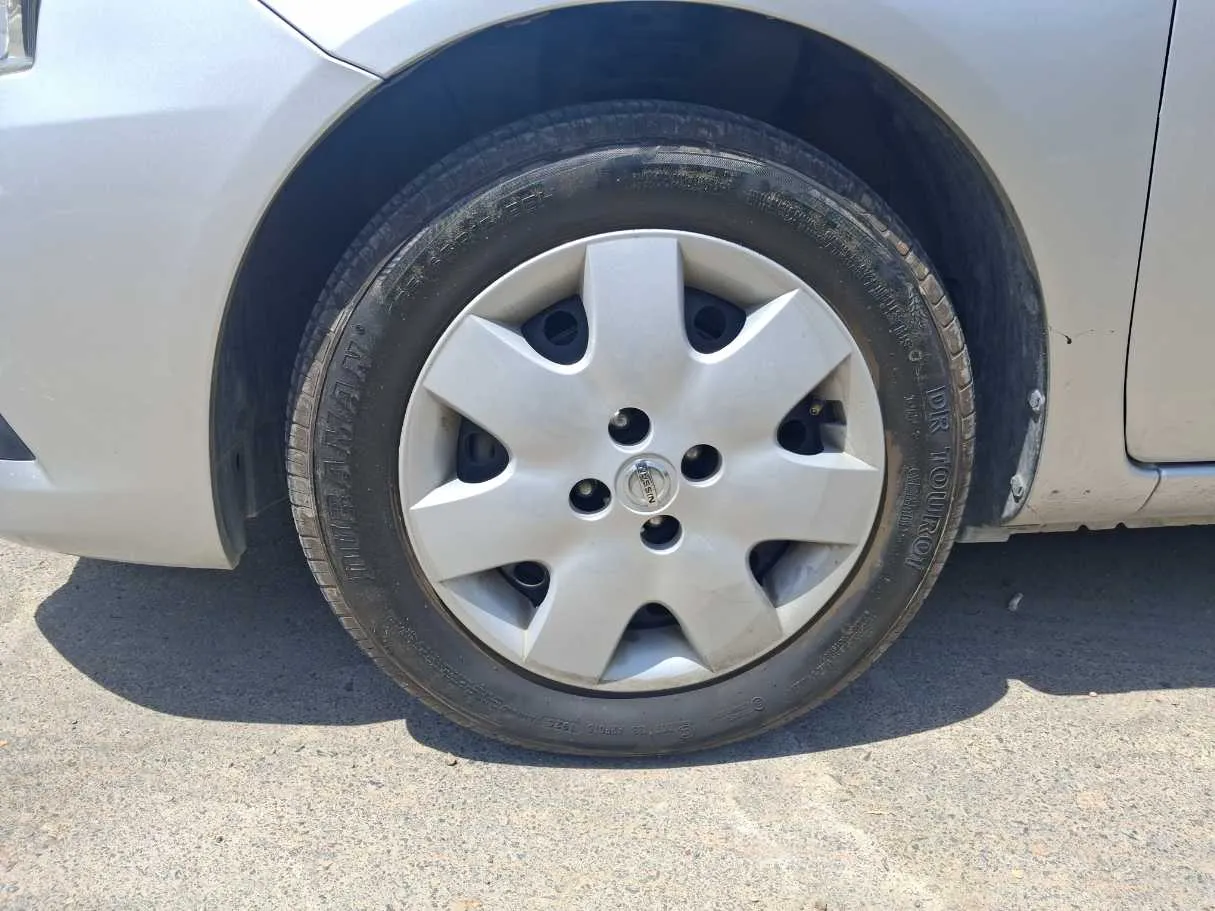 Car image 10