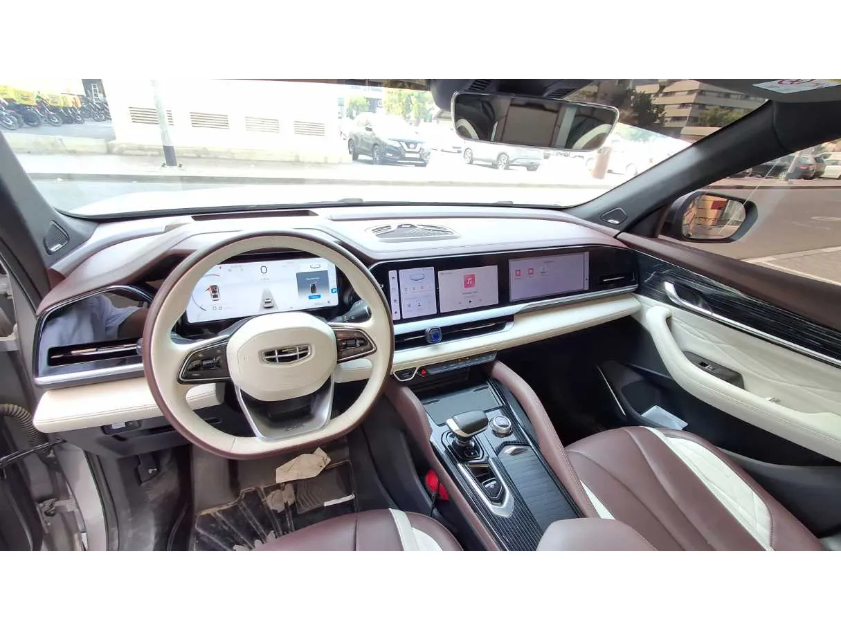 Car image 14