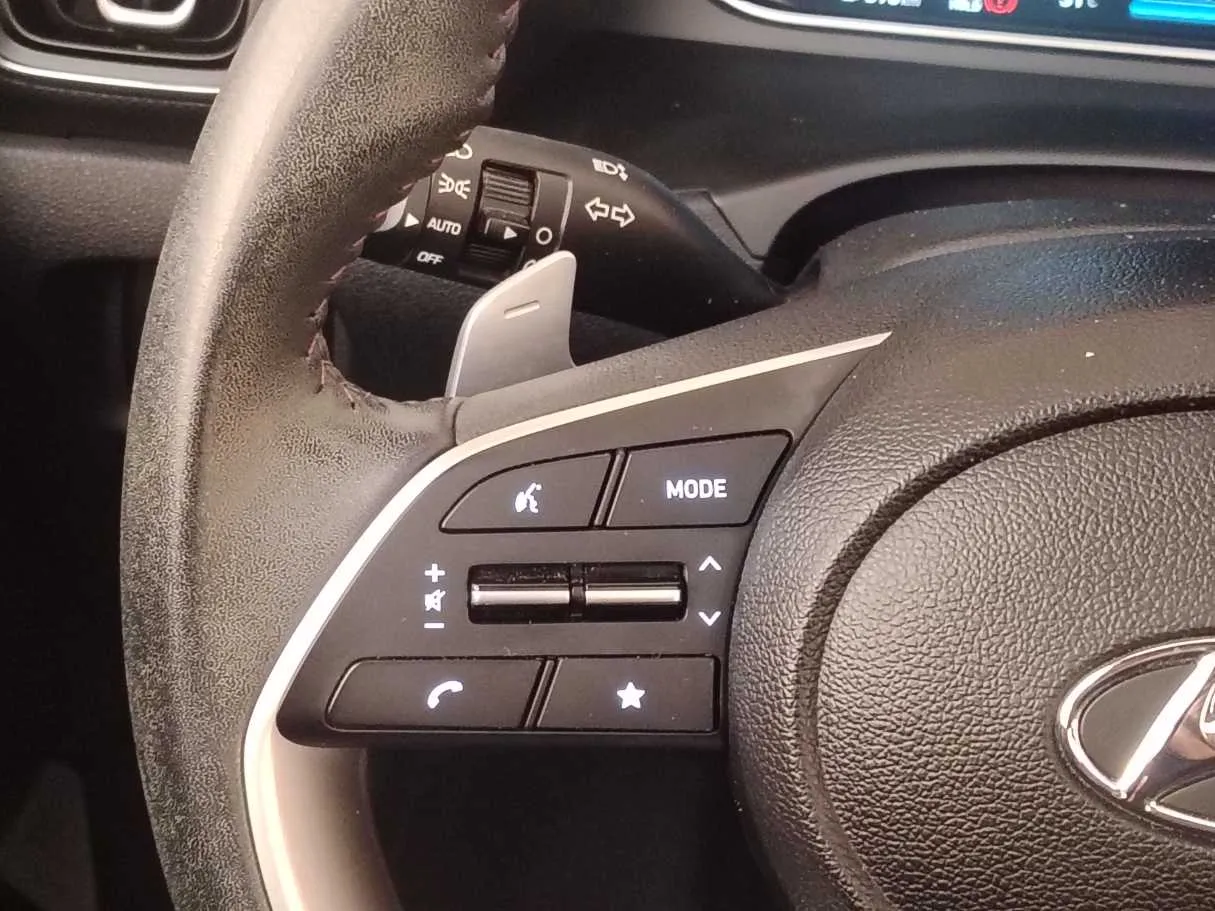 Car image 25