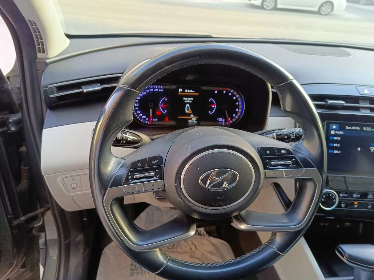 Car image 24