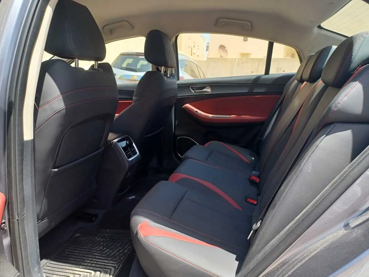 Car image 14