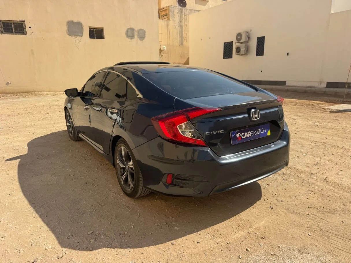 Car image 7