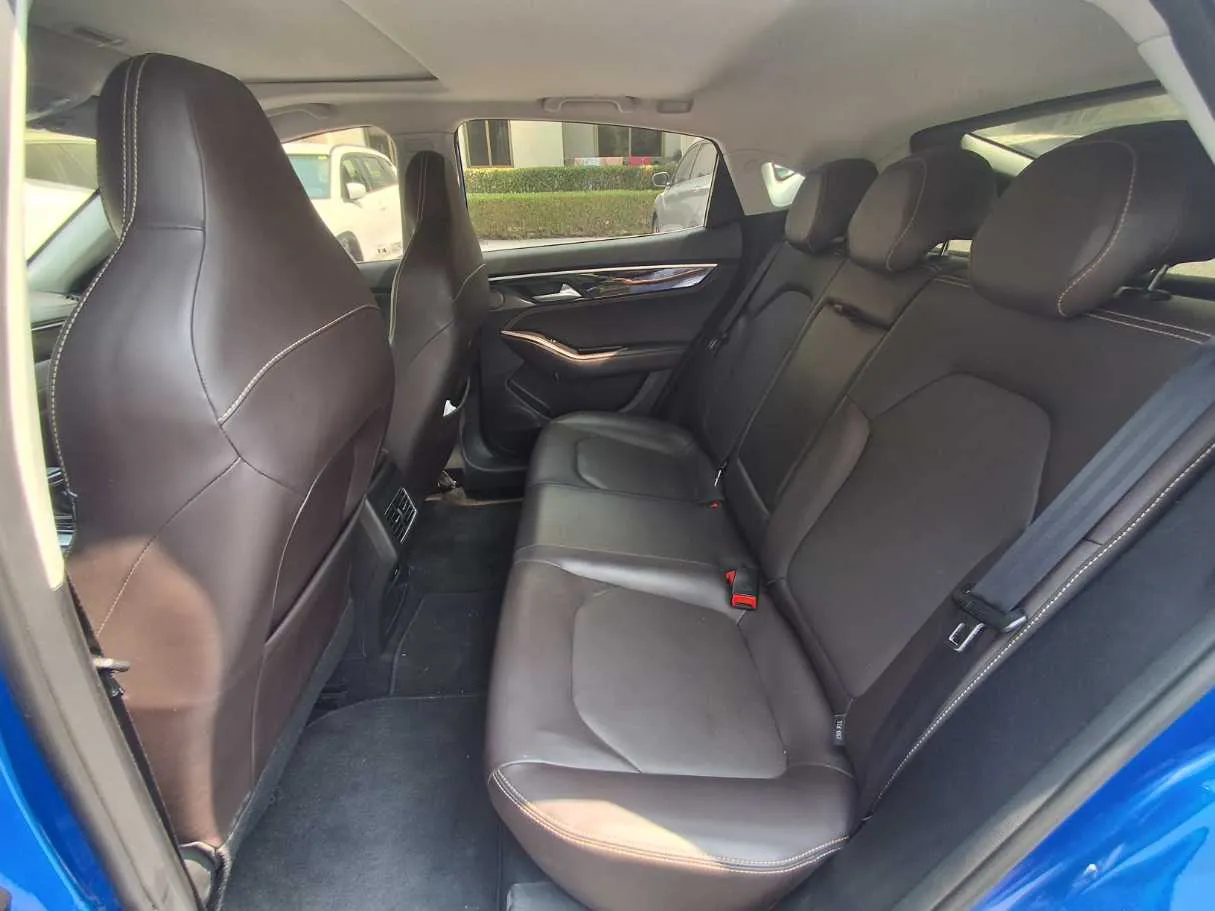 Car image 13