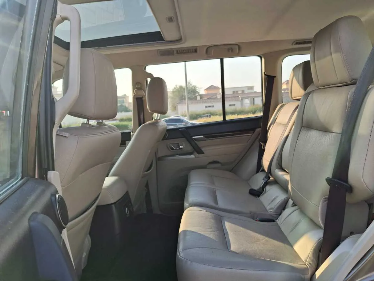 Car image 13