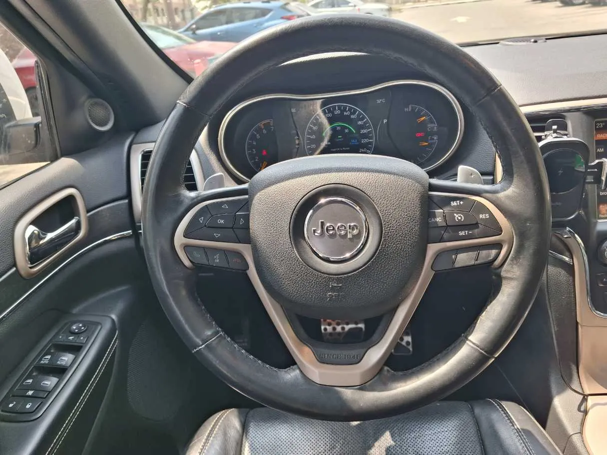 Car image 16