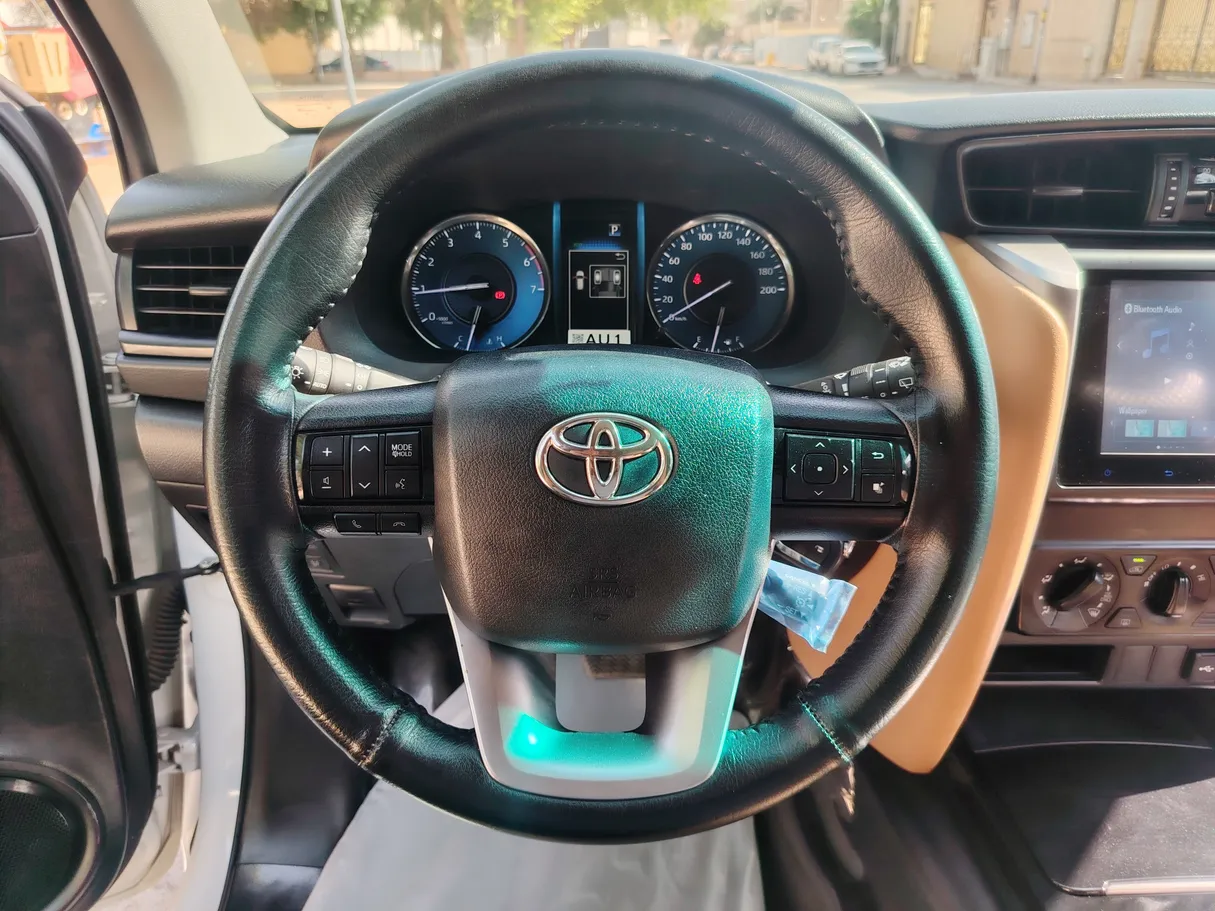 Car image 23