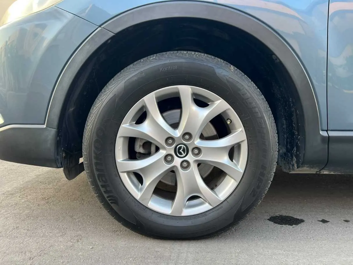 Car image 9