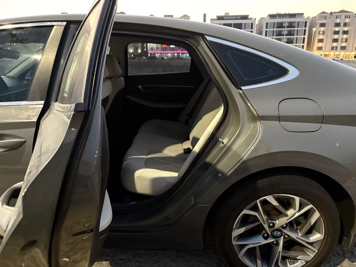 Car image 15