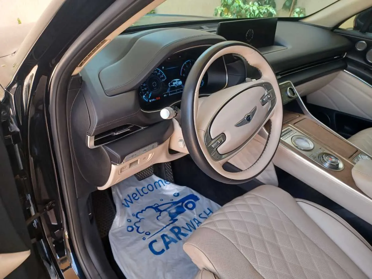 Car image 11