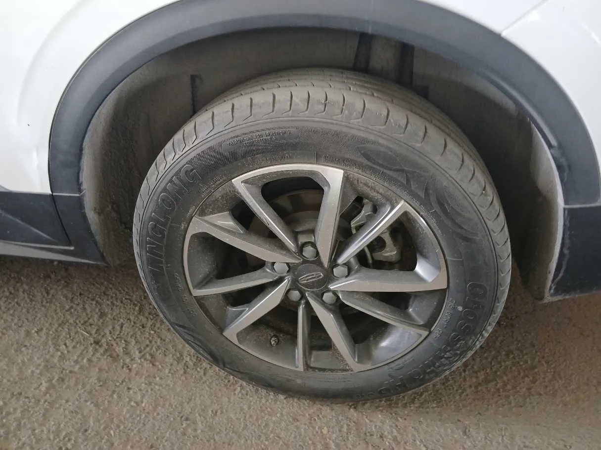 Car image 5