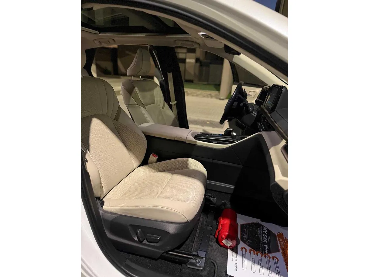 Car image 18