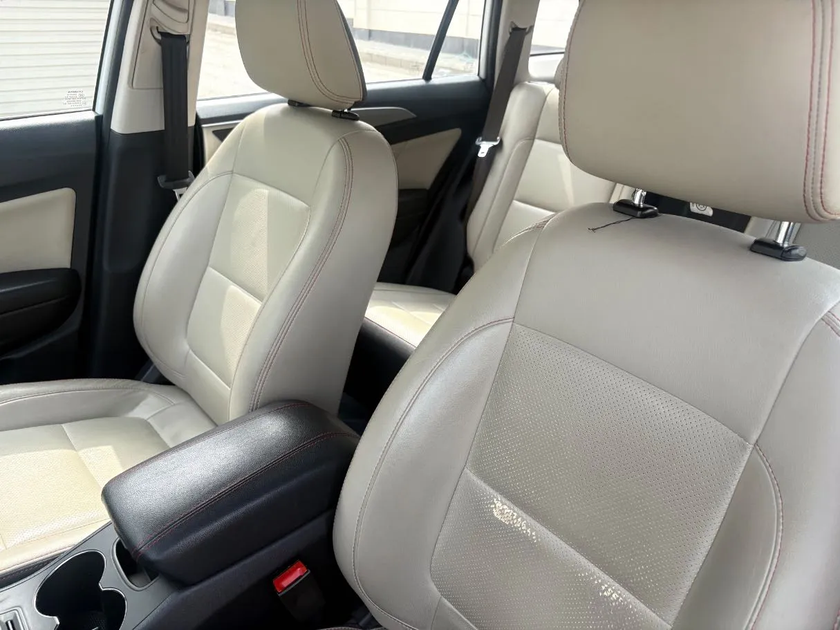 Car image 13