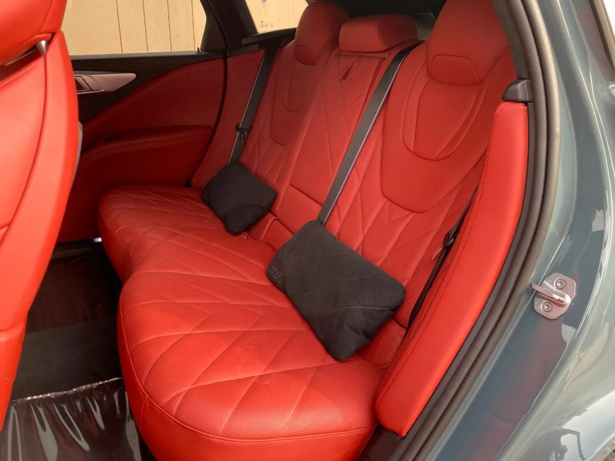 Car image 15