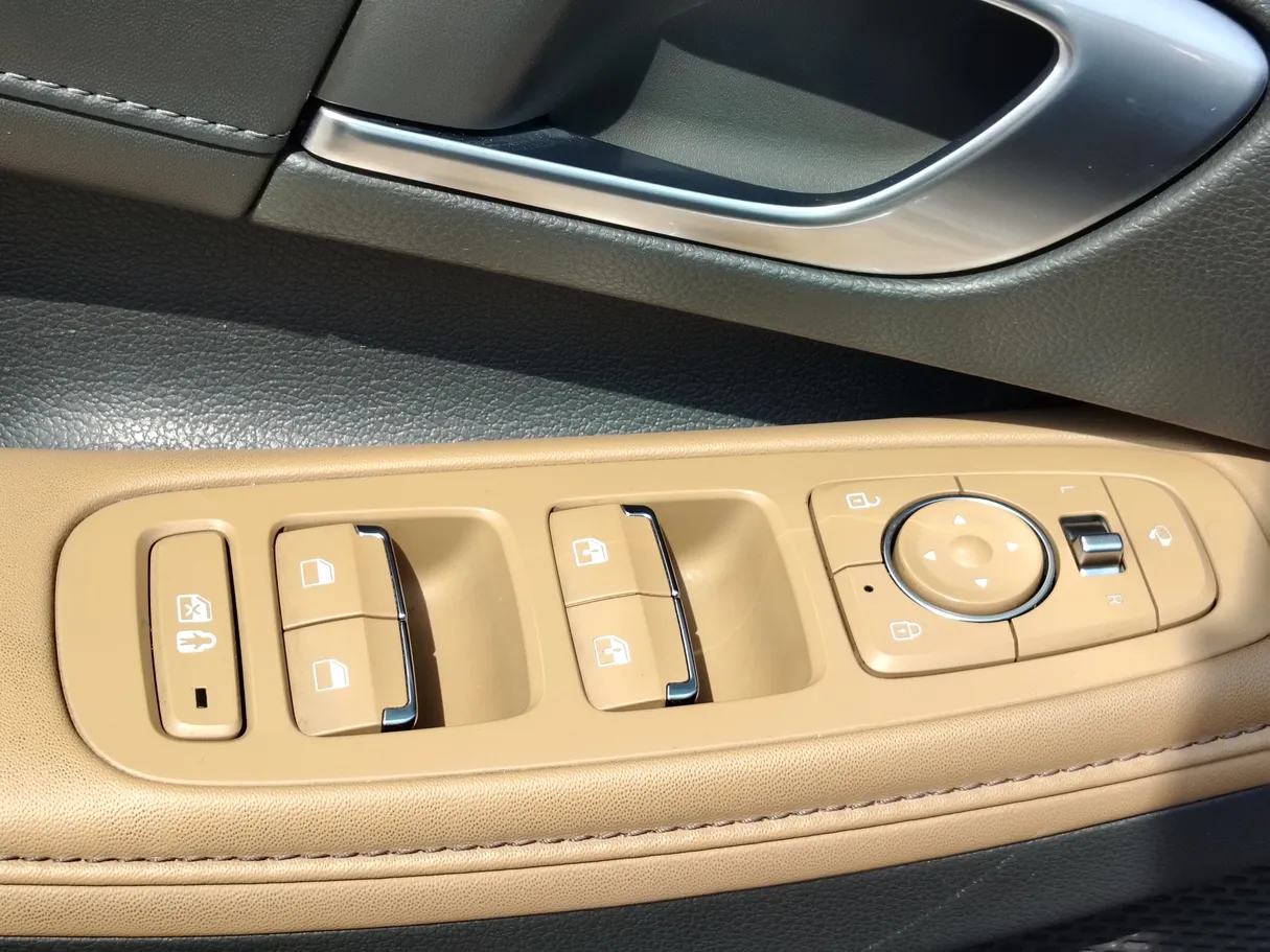 Car image 29