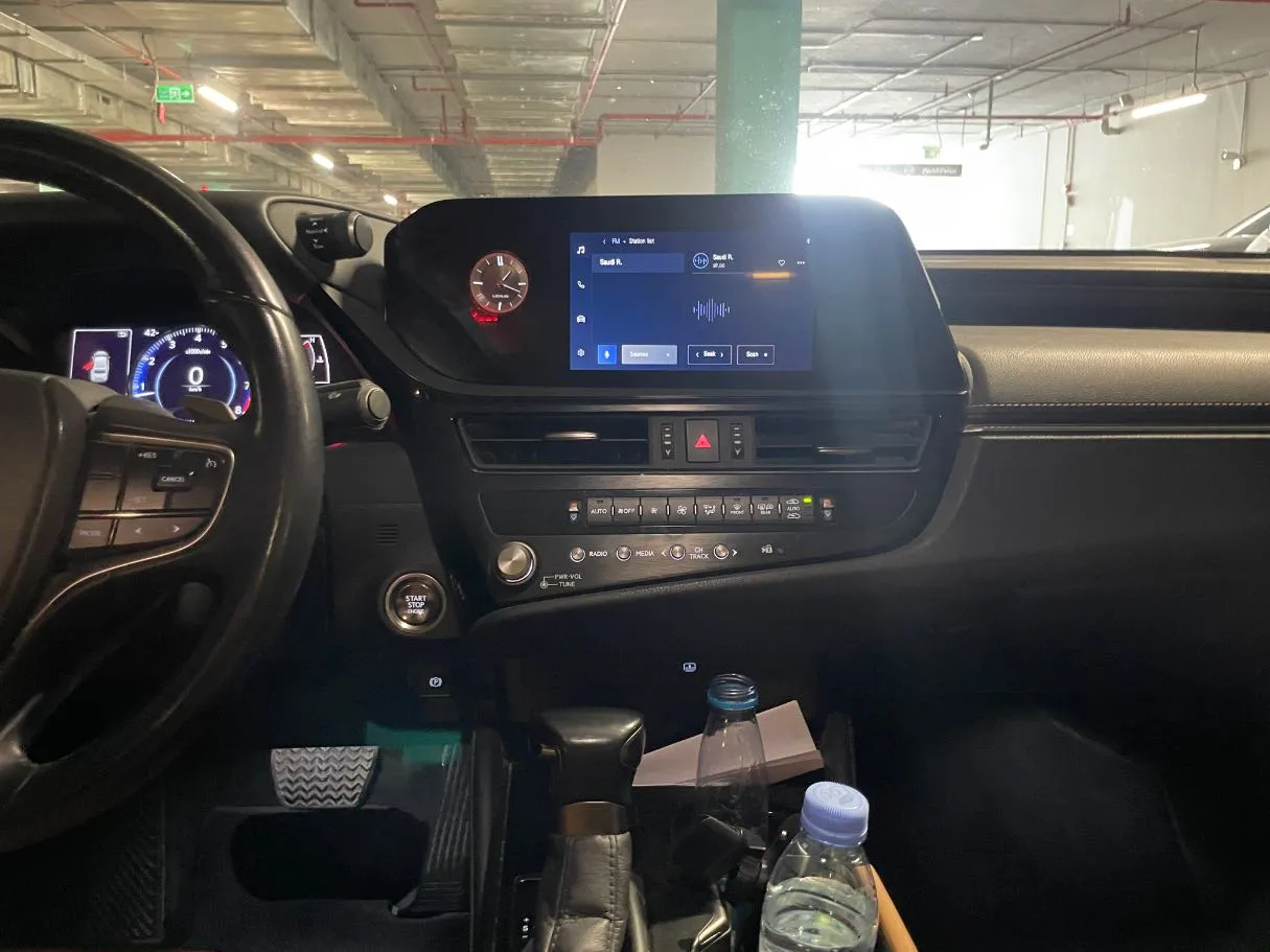 Car image 18