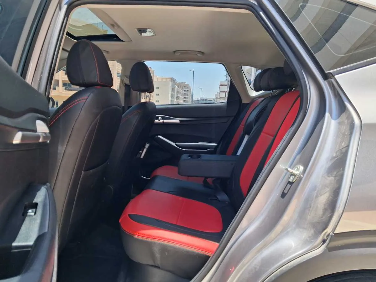 Car image 13
