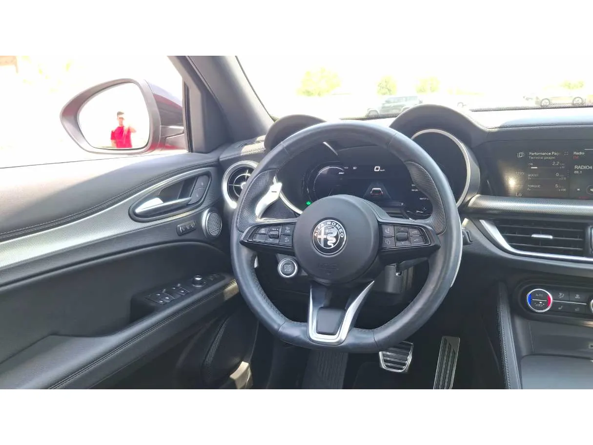 Car image 15